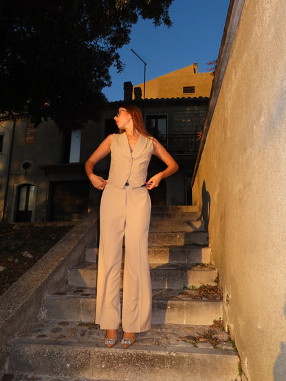 Tailleur beige smanicato